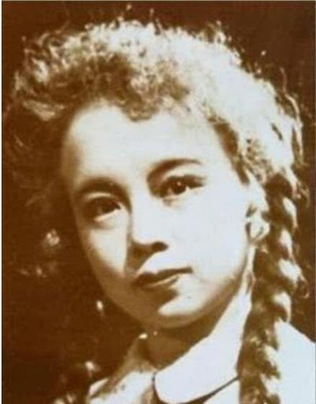 Ngỡ ngàng với nhan sắc xinh đẹp năm 26 tuổi của ‘Dung Ma Ma’ Hoàn Châu Cách Cách ảnh 3