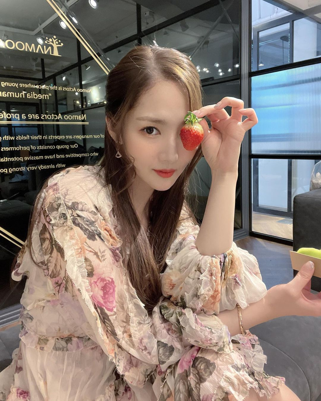 Hình ảnh mới nhất của ‘siêu sao võ thuật’ Hồng Kim Bảo sau khi sụt cân, ngồi xe lăn ảnh 10