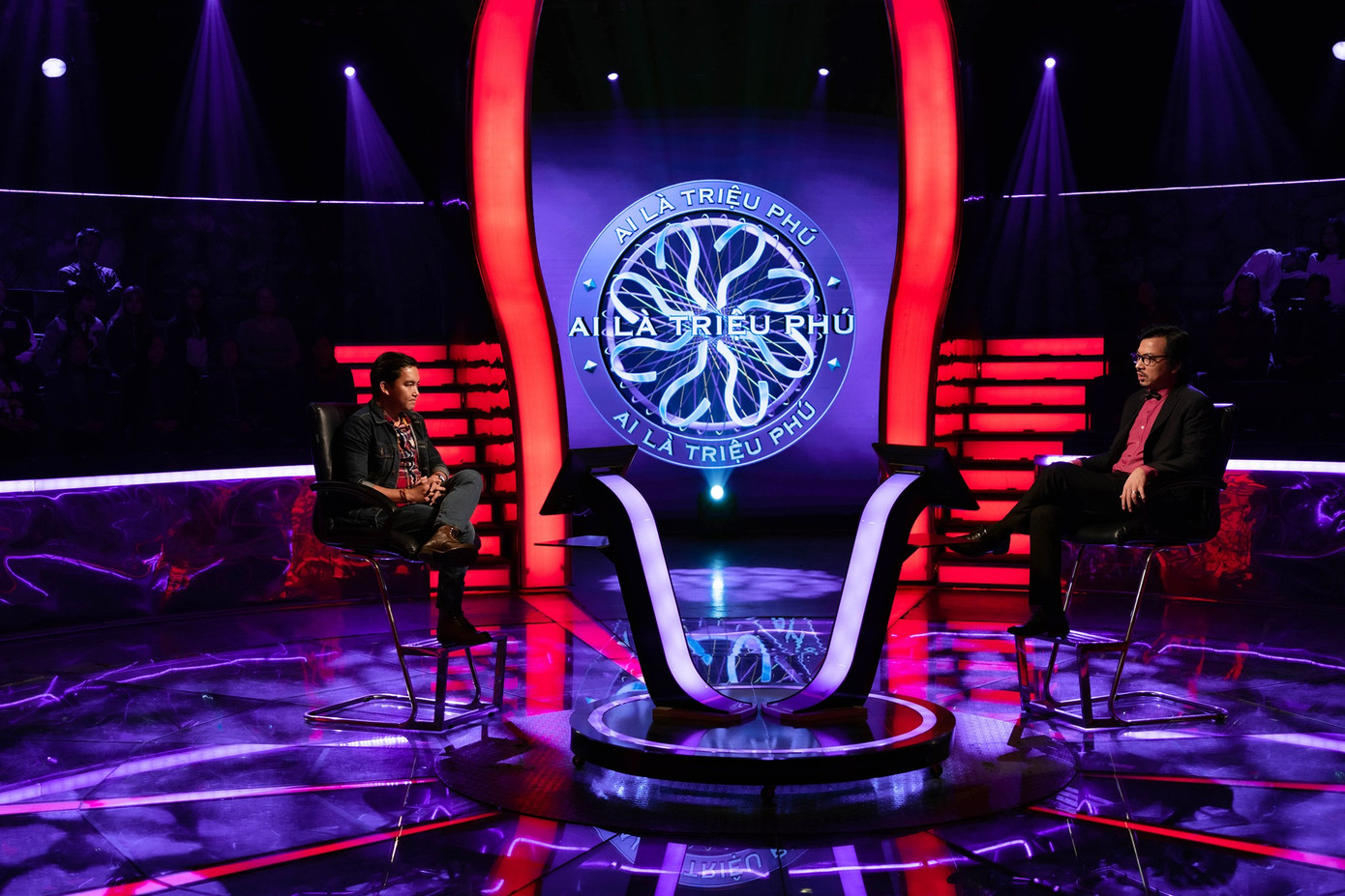 'Giáo sư Xoay' Đinh Tiến Dũng suýt bật khóc trong lần đầu dẫn 'Ai là triệu phú' ảnh 2