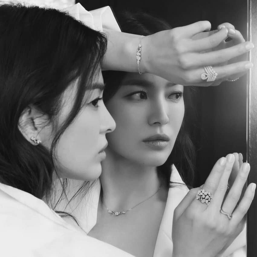 Song Hye Kyo khoe vai trần gợi cảm, nhan sắc cực phẩm dù đã bước sang tuổi 40 ảnh 3