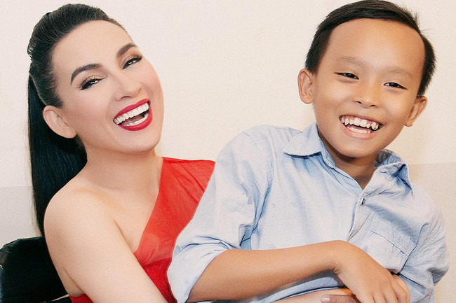 Phi Nhung buồn vì con nuôi Hồ Văn Cường, 'nhờ cộng đồng mạng dạy con' ảnh 2