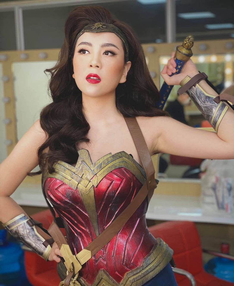 Hóa thân thành Nữ thần chiến binh, BTV Mai Ngọc đẹp bất chấp bản gốc ảnh 1