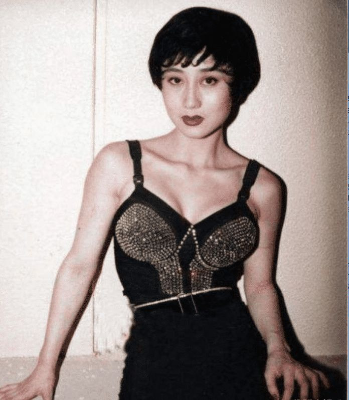 Mê đắm với loạt ảnh thời xuân sắc gợi cảm ‘nảy lửa’ của vợ Lý Liên Kiệt ảnh 3