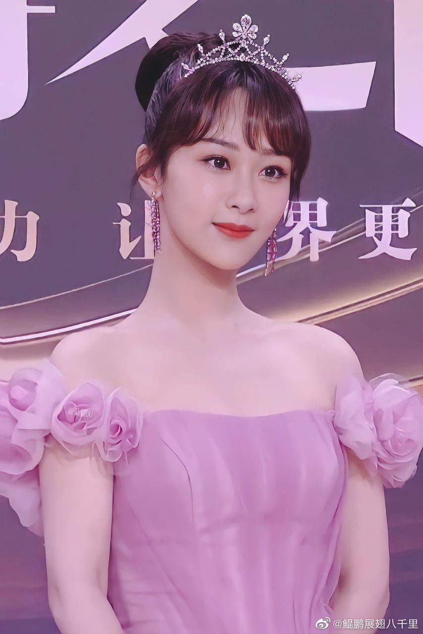 Địch Lệ Nhiệt Ba, ‘mỹ nữ 4000 năm’ gây chao đảo đêm hội Weibo vì nhan sắc tựa nữ thần ảnh 9