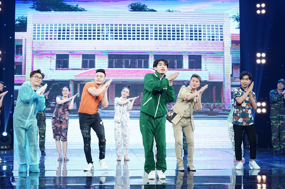 Táo Xuân 2021: ‘Thánh livestream’ Lê Dương Bảo Lâm bị Gia Bảo - Minh Dự liên tục cà khịa ảnh 2