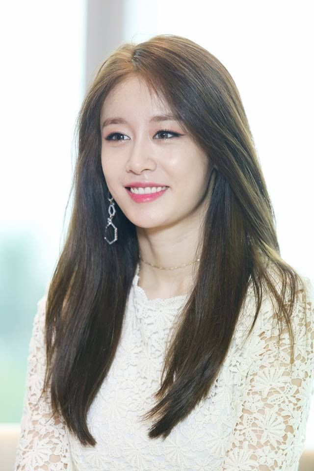 Mê đắm với loạt ảnh thời xuân sắc gợi cảm ‘nảy lửa’ của vợ Lý Liên Kiệt ảnh 12