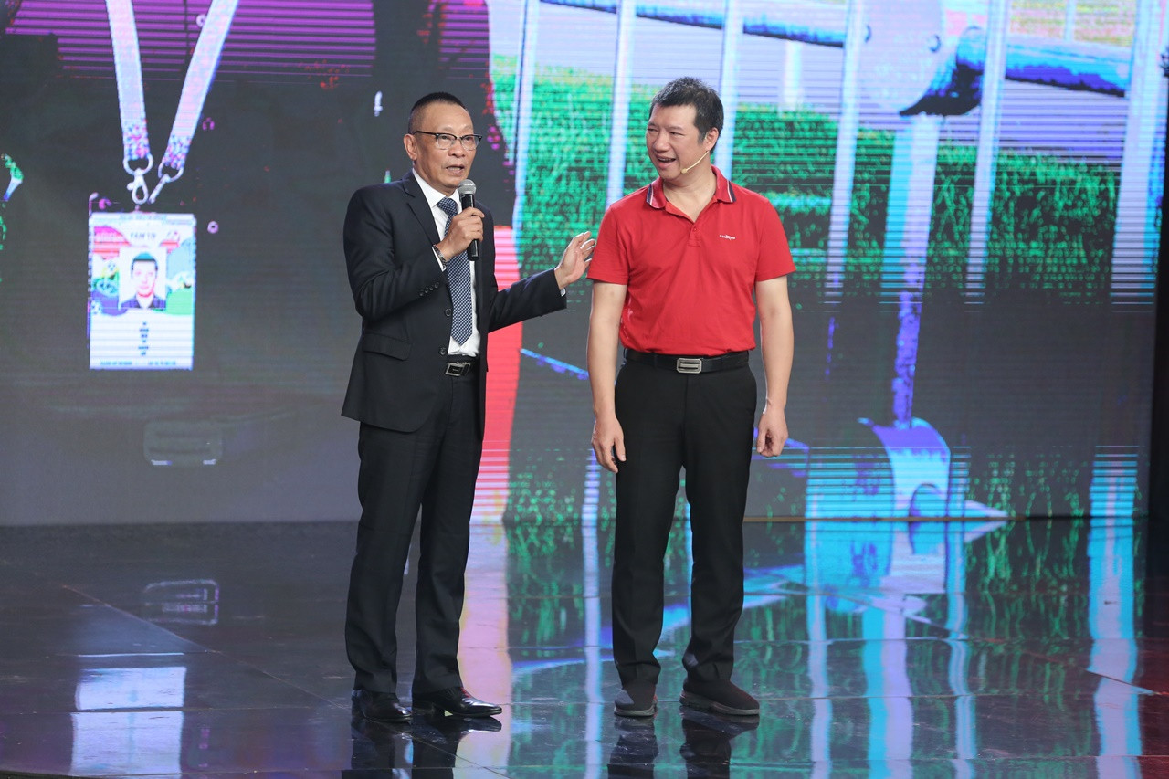 BLV Quang Huy tiết lộ tháng lương đầu tiên bình luận bóng đá ảnh 2