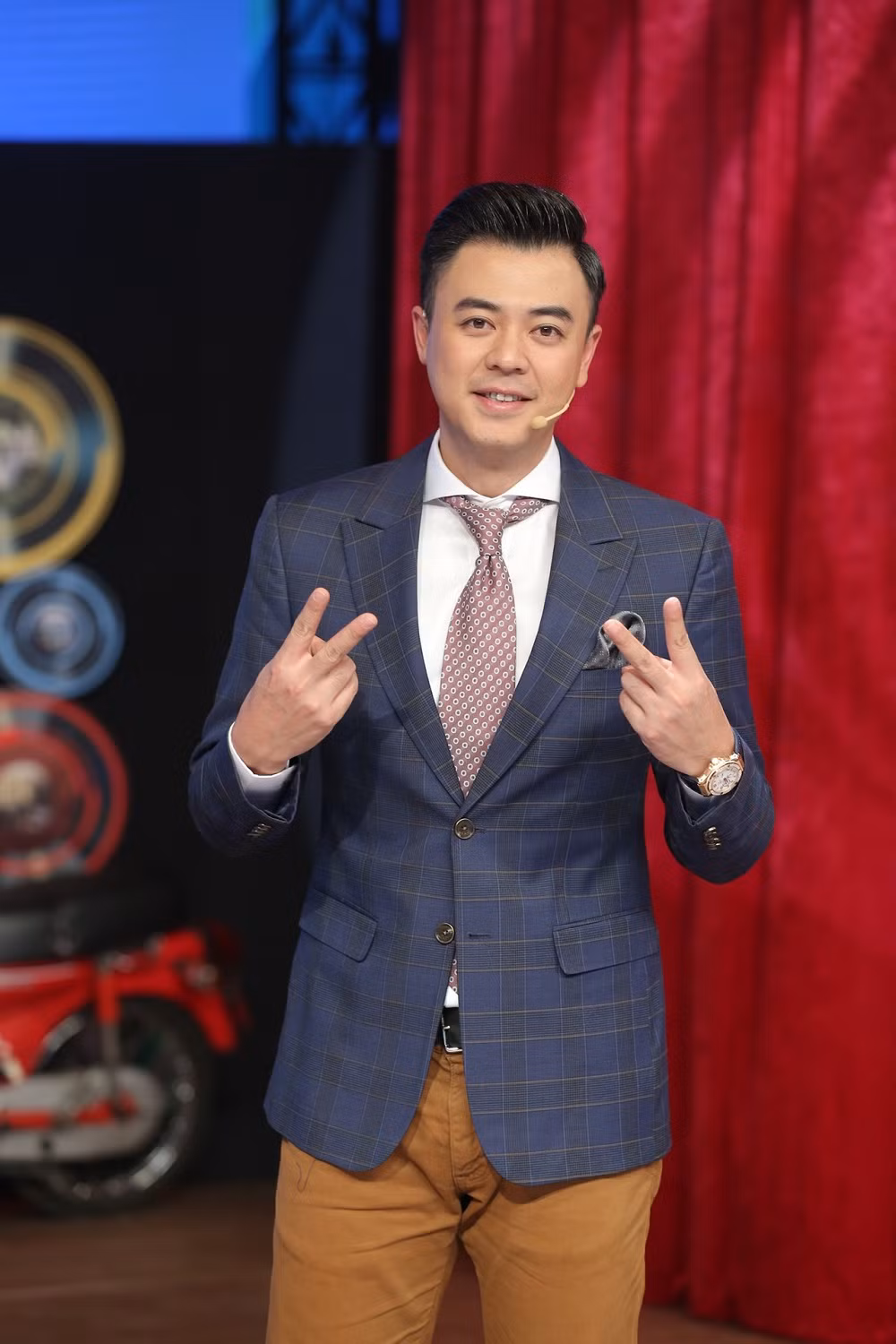 Tuấn Tú xúc động tiết lộ MC Lại Văn Sâm chính là người thầy đầu tiên trong sự nghiệp ảnh 1
