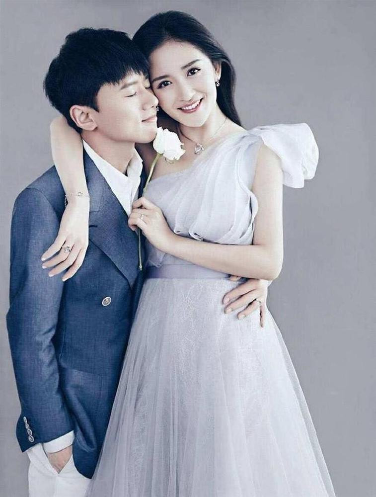 Sao nam gây tranh cãi khi dùng tay chỉnh phần váy cúp ngực cho con gái ảnh 3