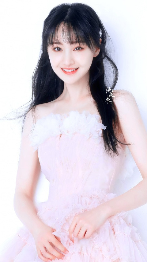 Mê đắm với loạt ảnh thời xuân sắc gợi cảm ‘nảy lửa’ của vợ Lý Liên Kiệt ảnh 11