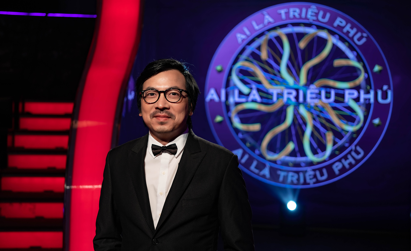 'Giáo sư Xoay' Đinh Tiến Dũng suýt bật khóc trong lần đầu dẫn 'Ai là triệu phú' ảnh 1