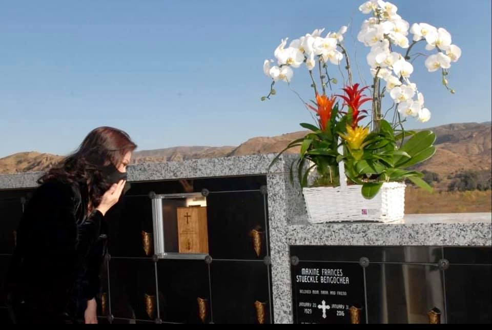 Phi Phụng bật khóc, nói lời xin lỗi khi đến viếng 100 ngày mất NS Chí Tài ảnh 5