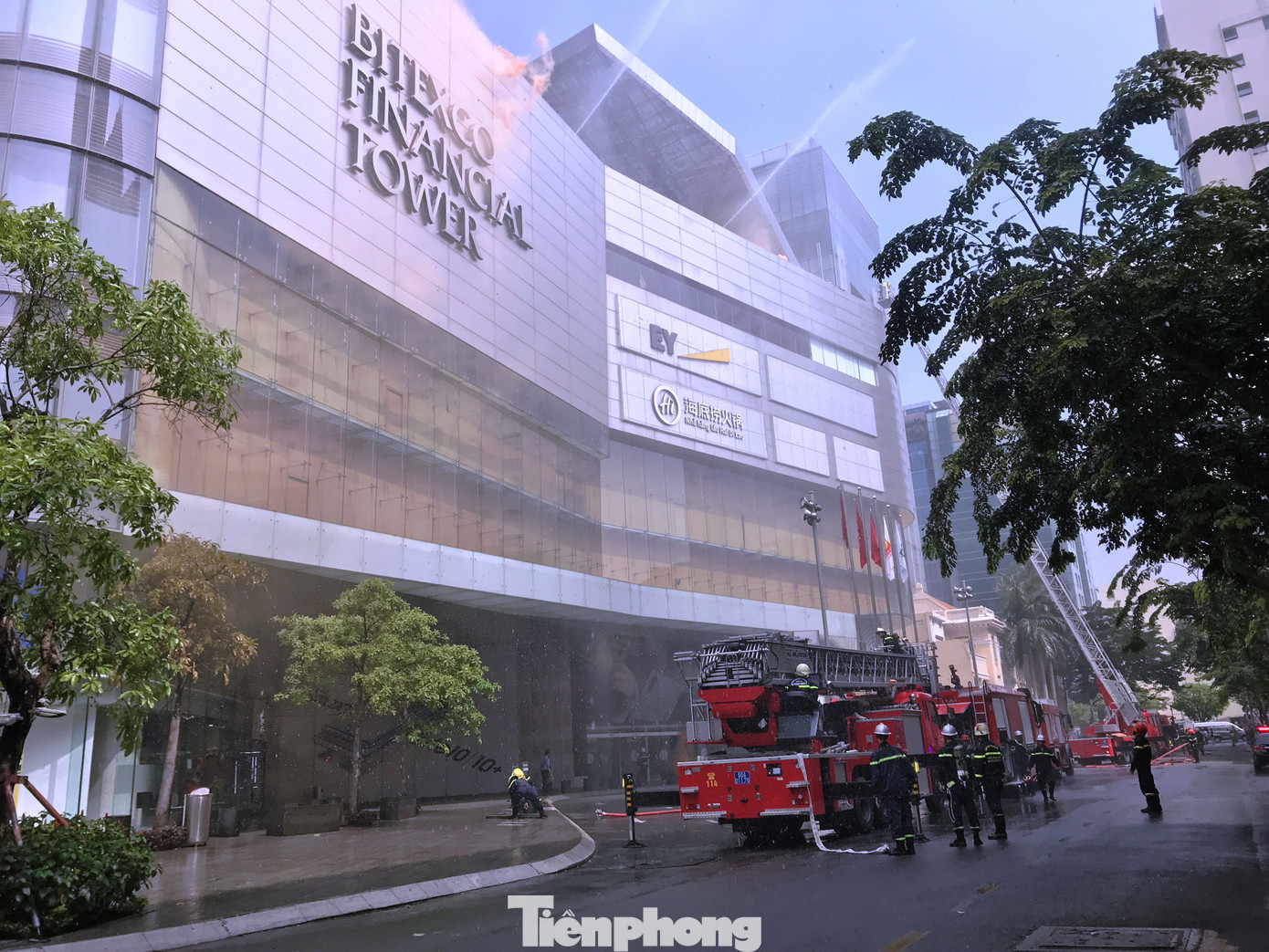 Hơn 2.000 người diễn tập chữa cháy cứu nạn ở toà nhà Bitexco ảnh 3