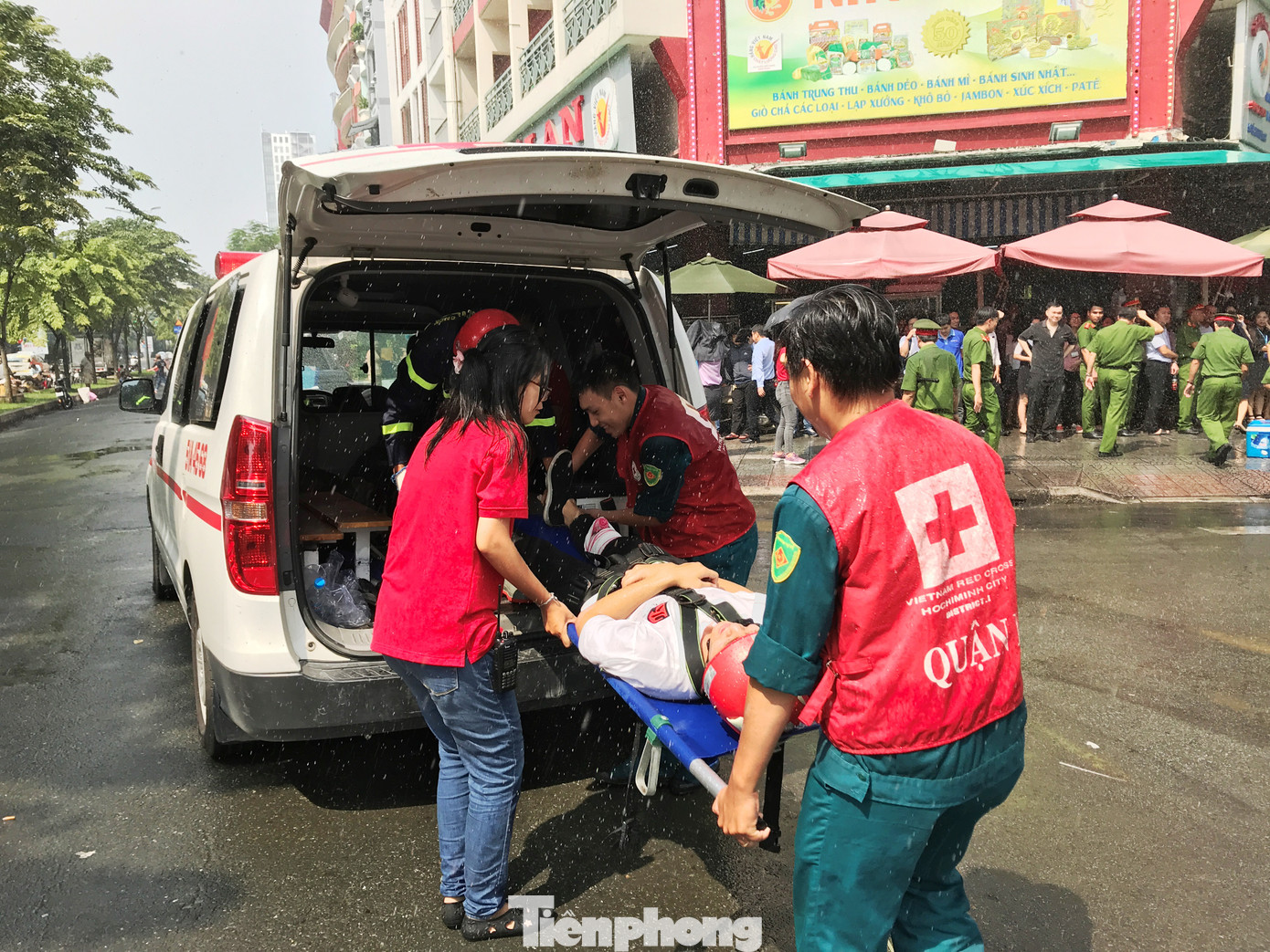 Hơn 2.000 người diễn tập chữa cháy cứu nạn ở toà nhà Bitexco ảnh 5