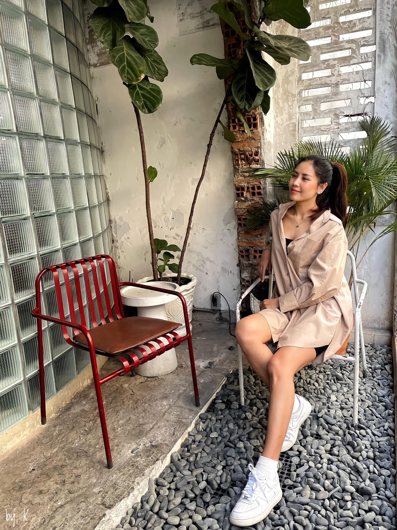 Tiểu Vy khoe thần thái 'đỉnh cao' tựa fashionista, Cẩm Đan vai trần quyến rũ ảnh 7