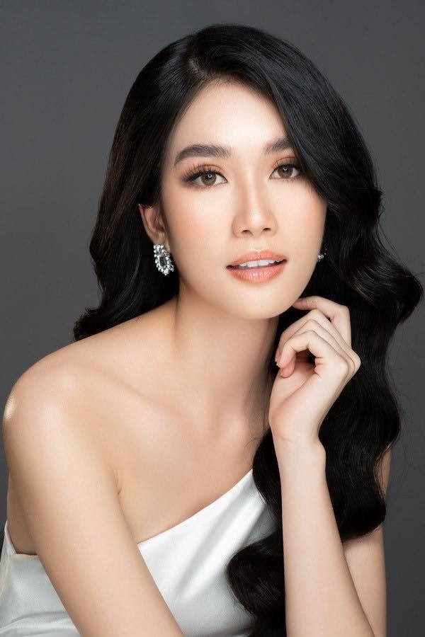 Á hậu Phương Anh livestream bằng tiếng Anh với giám đốc quốc gia Miss International ảnh 2