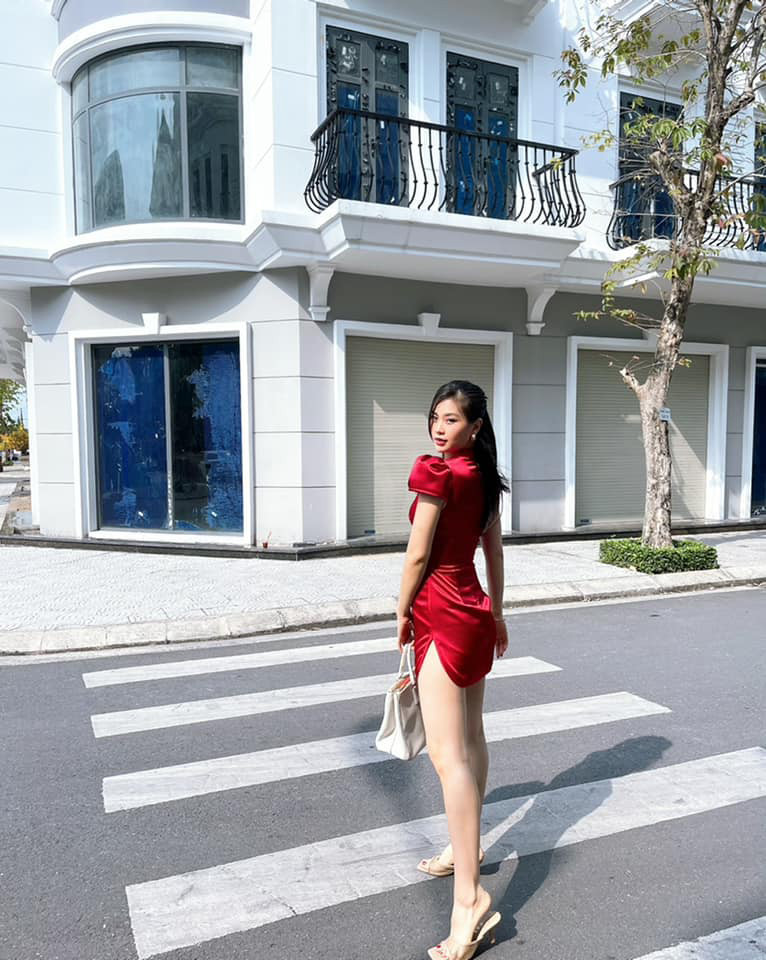 Tiểu Vy khoe thần thái 'đỉnh cao' tựa fashionista, Cẩm Đan vai trần quyến rũ ảnh 13