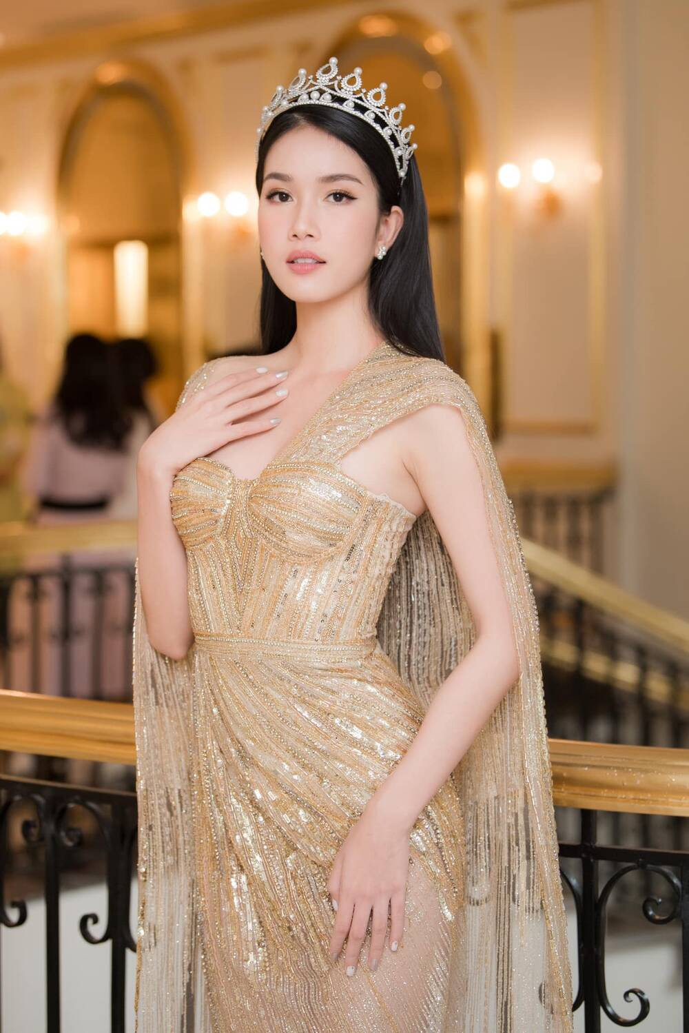 Á hậu Phương Anh livestream bằng tiếng Anh với giám đốc quốc gia Miss International ảnh 4