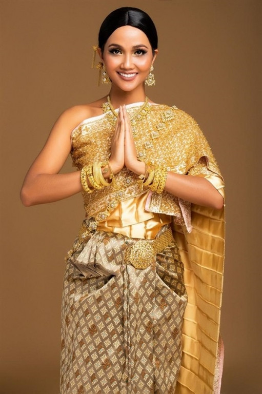 Sau màn catwalk lốc xoáy 3 vòng, Á hậu Ngọc Thảo hóa thân thành gái Thái xinh đẹp khiến fans trầm trồ ảnh 5