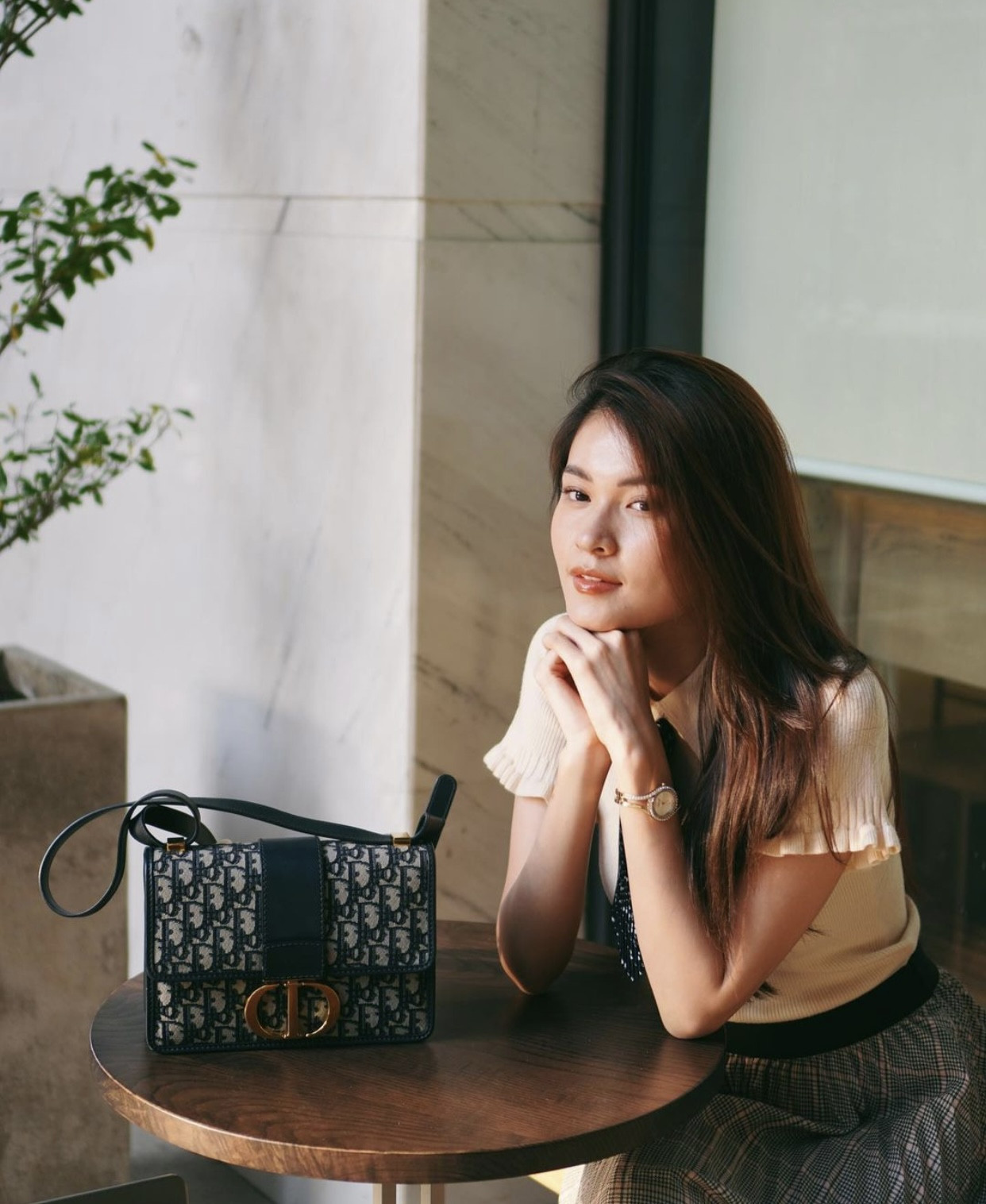 Tiểu Vy khoe thần thái 'đỉnh cao' tựa fashionista, Cẩm Đan vai trần quyến rũ ảnh 15