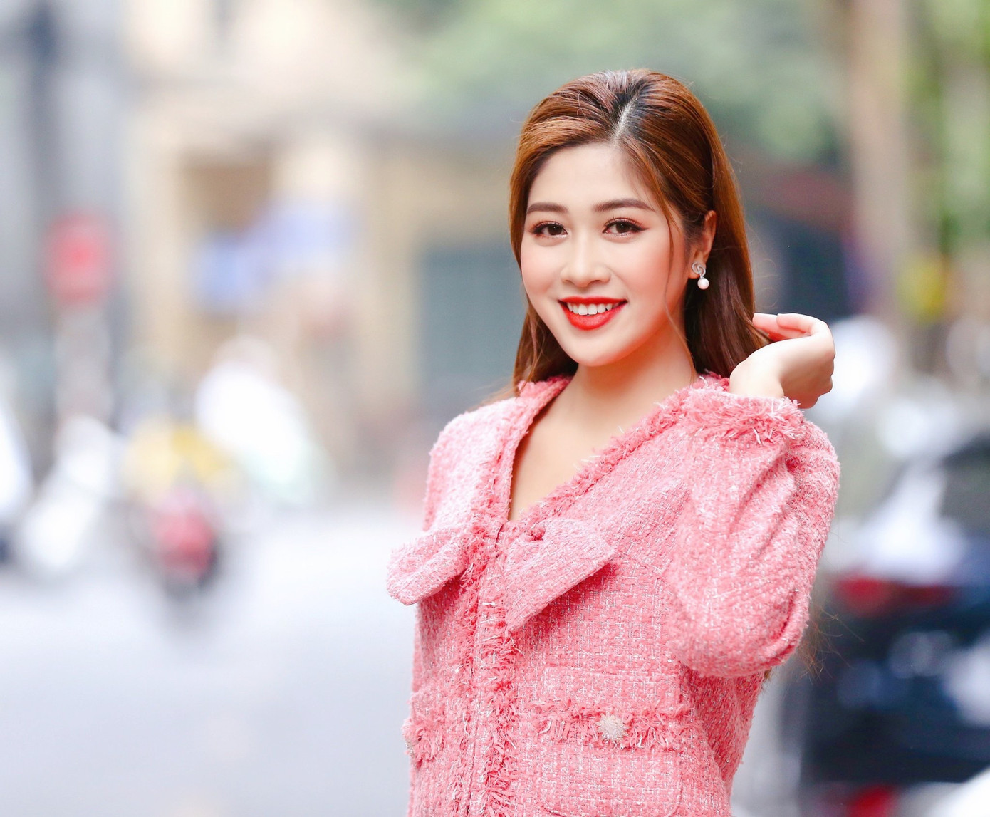 Tiểu Vy khoe thần thái 'đỉnh cao' tựa fashionista, Cẩm Đan vai trần quyến rũ ảnh 17