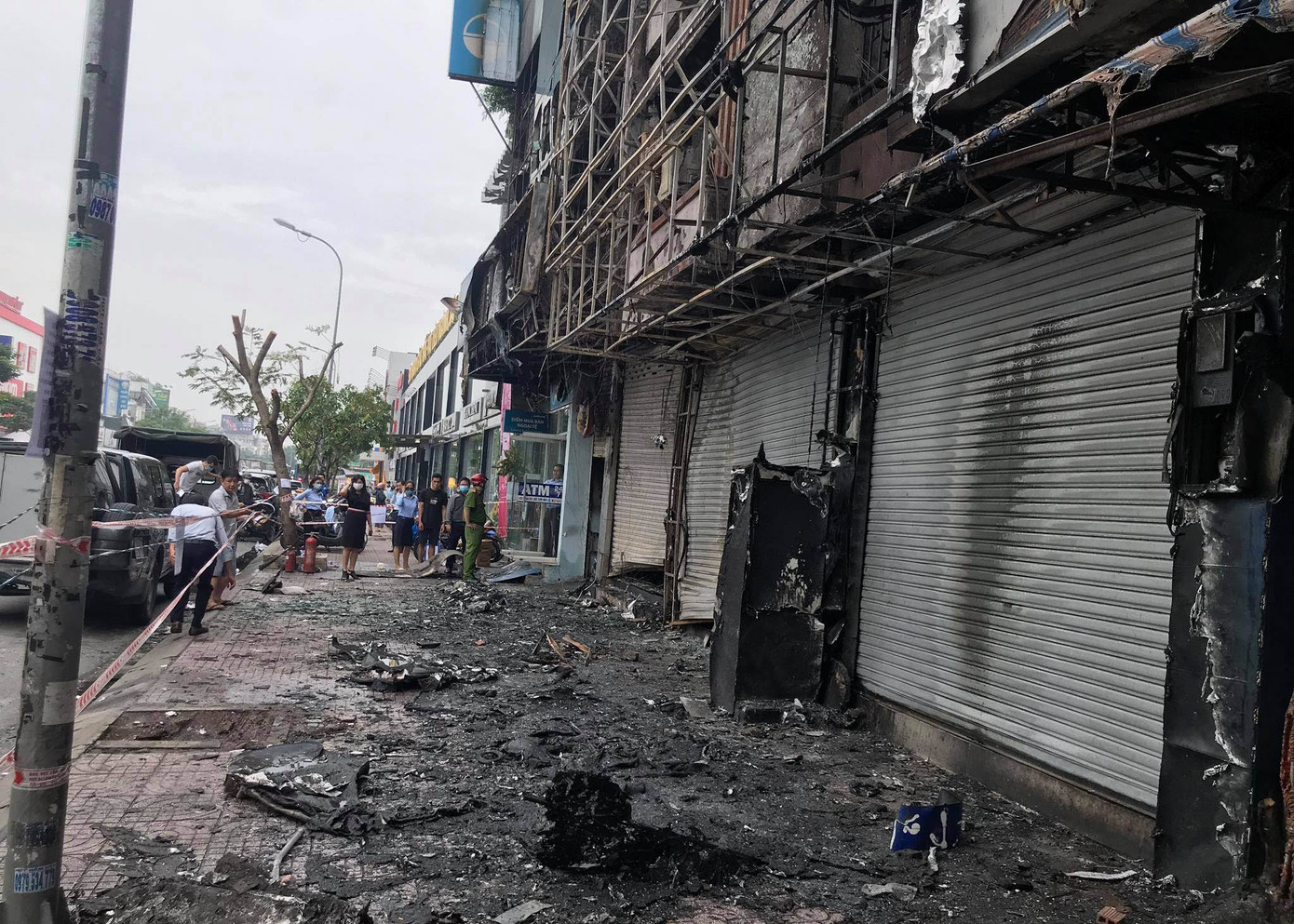 Chi nhánh ngân hàng tại TP HCM cháy ngùn ngụt lúc rạng sáng ảnh 3