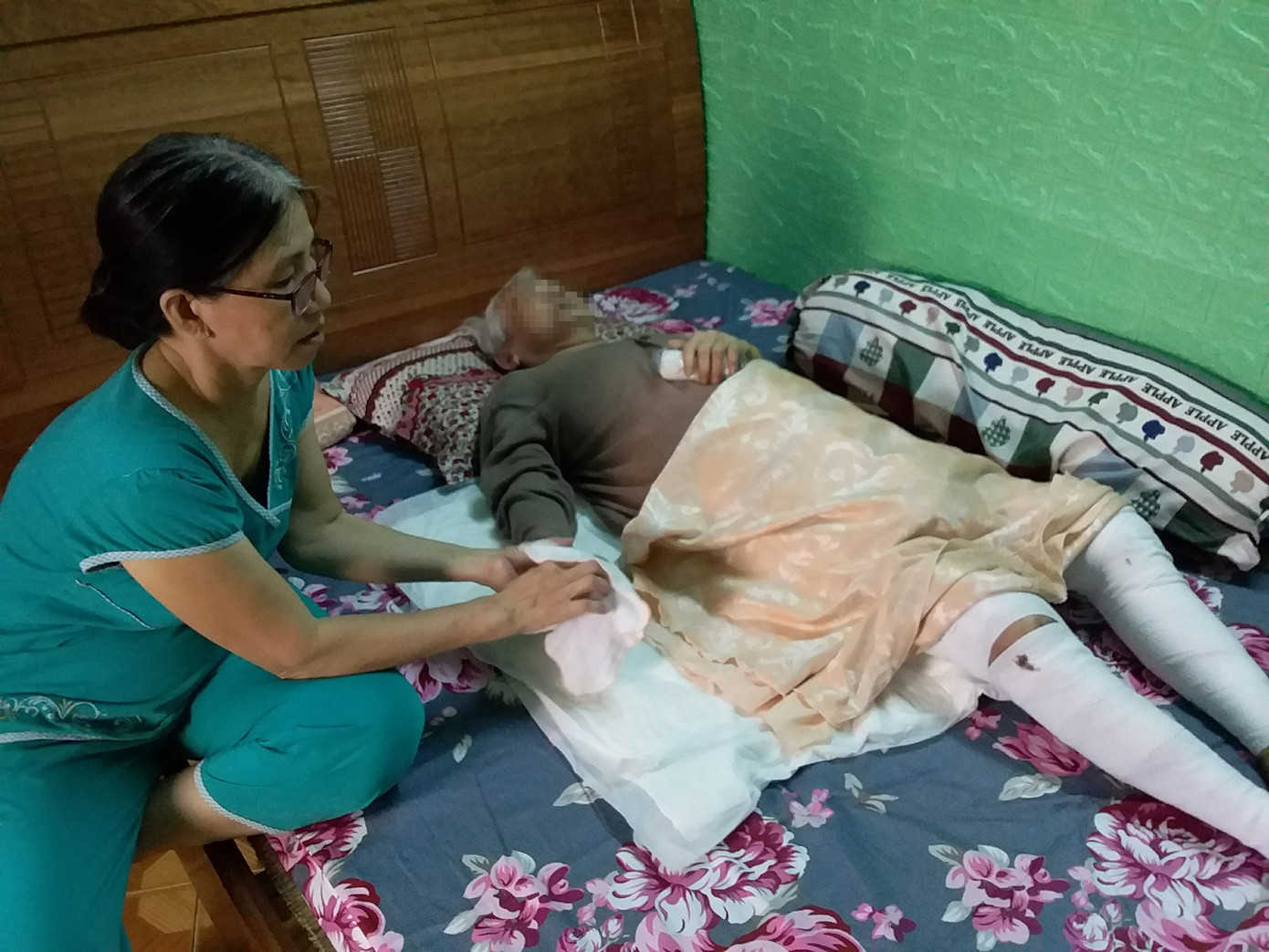 Cụ bà 82 tuổi bị phỏng nặng lúc nấu ăn được cứu sống ngoạn mục ảnh 2