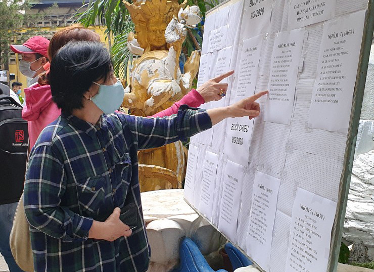 Nước mắt nghẹn ngào khi tìm được tro cốt người thân ở chùa Kỳ Quang 2 ảnh 3