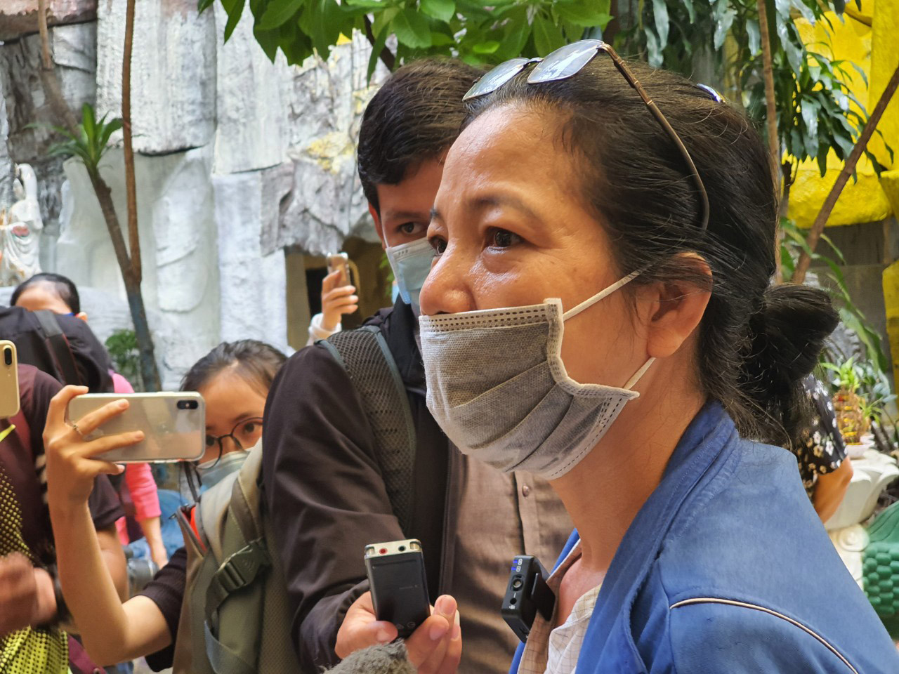 Nước mắt nghẹn ngào khi tìm được tro cốt người thân ở chùa Kỳ Quang 2 ảnh 1