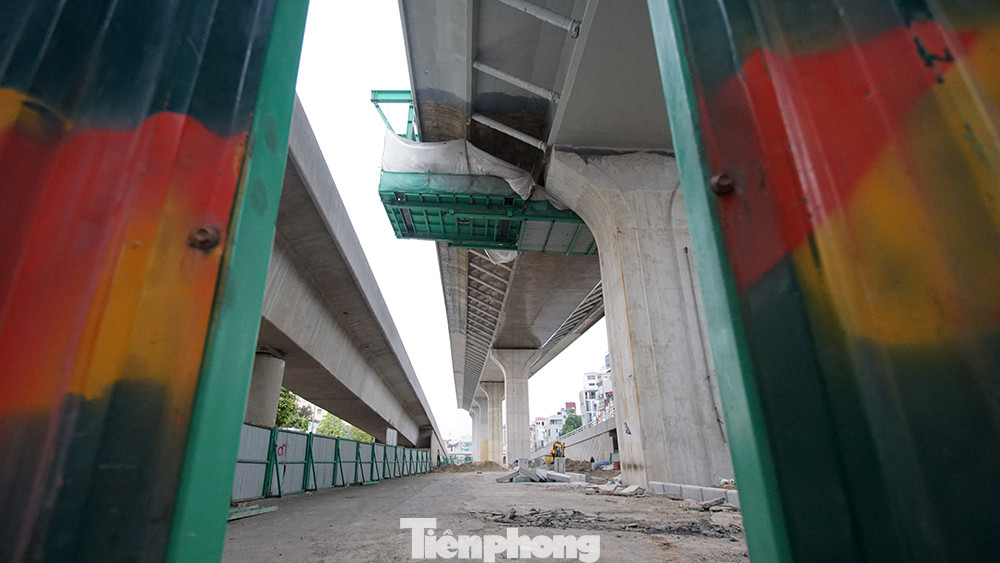 Công nhân đeo khẩu trang căng sức làm việc trên công trường đường vành đai 2 ảnh 6