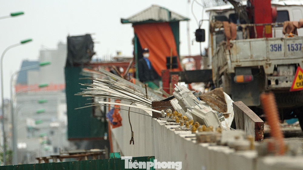 Công nhân đeo khẩu trang căng sức làm việc trên công trường đường vành đai 2 ảnh 11