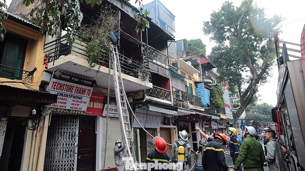 Cháy nhà ở phố Hàng Ngang, dân phố cổ náo loạn ảnh 7