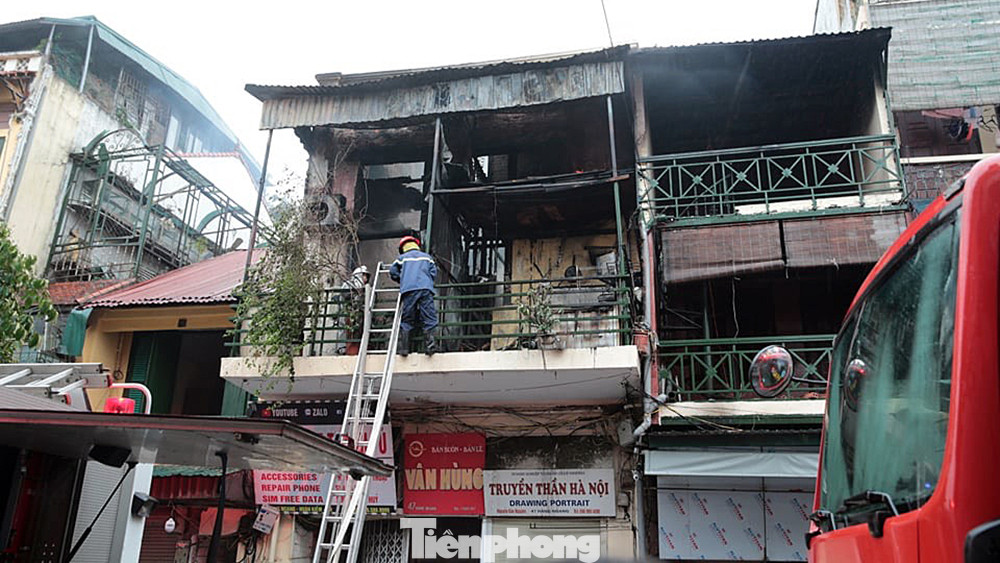 Cháy nhà ở phố Hàng Ngang, dân phố cổ náo loạn ảnh 10