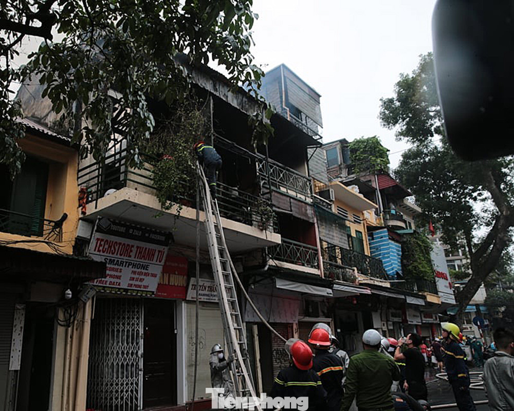 Cháy nhà ở phố Hàng Ngang, dân phố cổ náo loạn ảnh 3