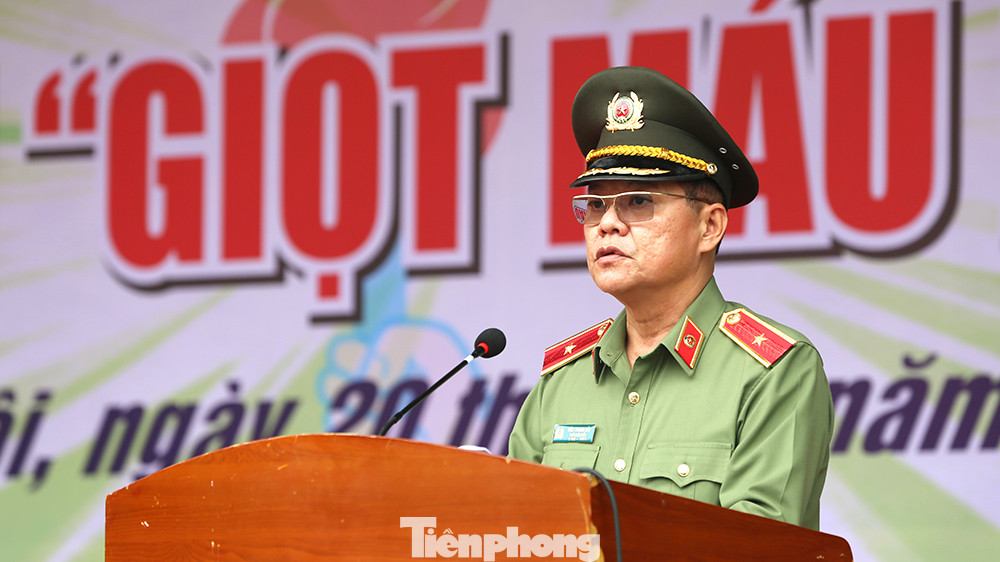 Công an Hà Nội hiến ‘Giọt máu nghĩa tình’ ảnh 8