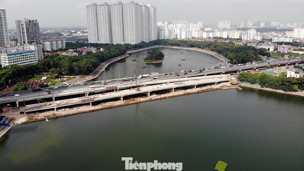 Cận cảnh cầu vượt hồ 314 tỷ đồng sắp hoàn thành ở Hà Nội ảnh 1