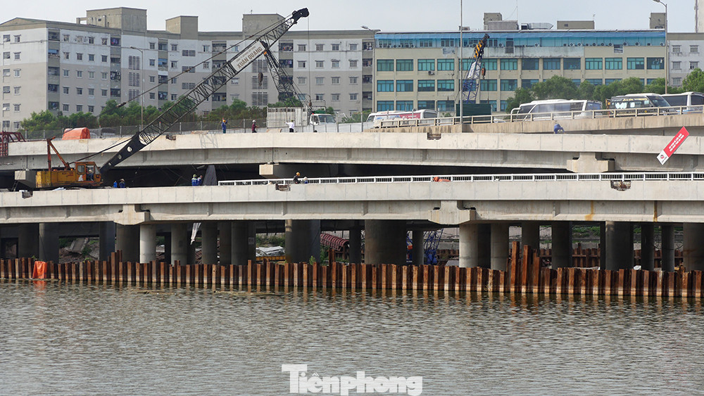 Cận cảnh cầu vượt hồ 314 tỷ đồng sắp hoàn thành ở Hà Nội ảnh 3