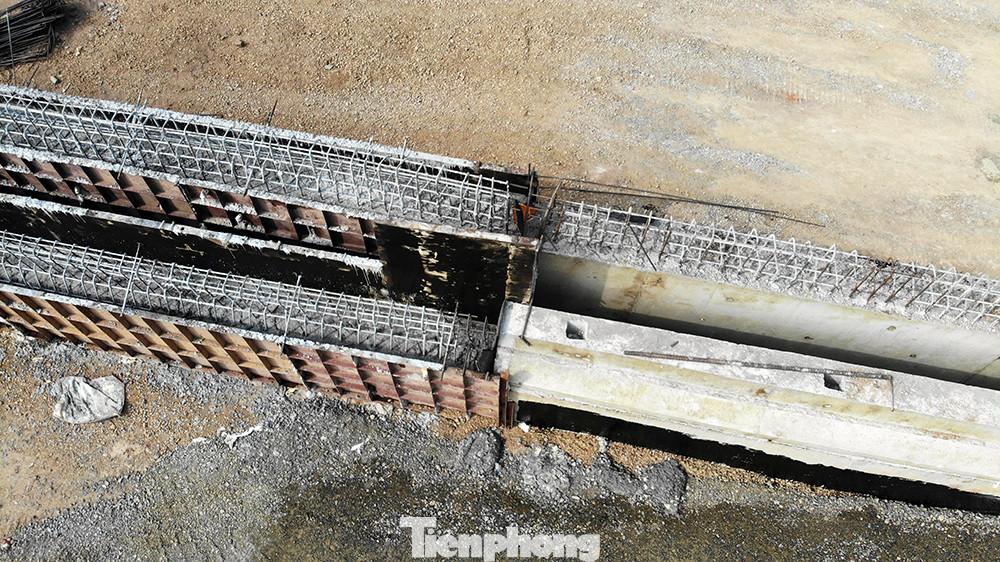 Cận cảnh cầu vượt hồ 314 tỷ đồng sắp hoàn thành ở Hà Nội ảnh 9