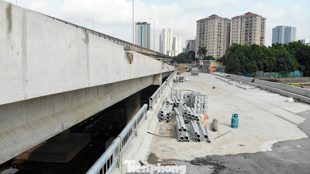 Cận cảnh cầu vượt hồ 314 tỷ đồng sắp hoàn thành ở Hà Nội ảnh 4
