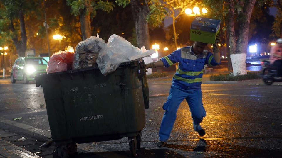 Hà Nội đón ‘mưa vàng’ giải nhiệt sau những ngày nóng kỷ lục ảnh 14