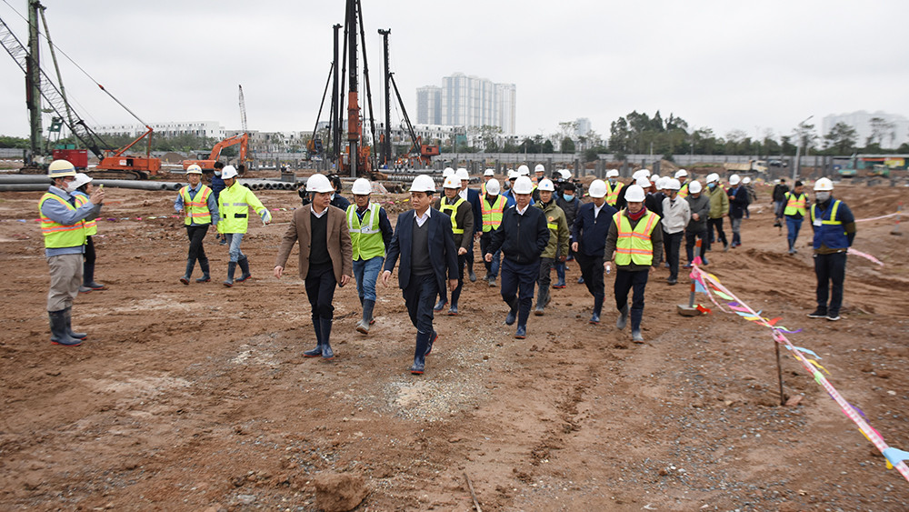 Chủ tịch Hà Nội: Dự án làm sạch sông Tô Lịch không được chậm tiến độ ảnh 10