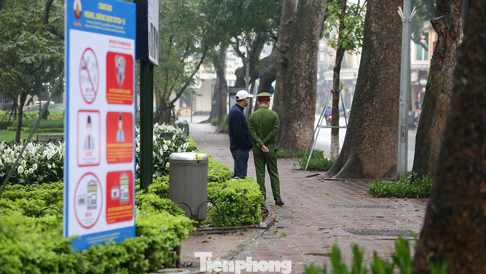 Ngày thứ 3 'cách ly toàn xã hội', hồ Hoàn Kiếm vắng bóng người tập thể dục ảnh 8