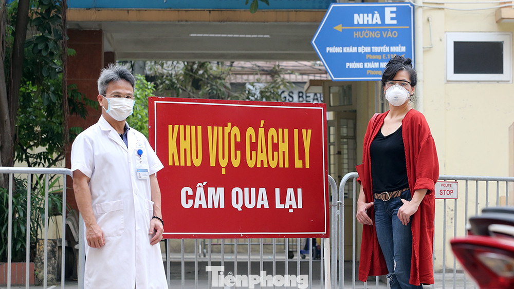 Ca sĩ Thùy Dung: 'Tôi hát về bạn bè tôi, những người sống vì mọi người' ảnh 22