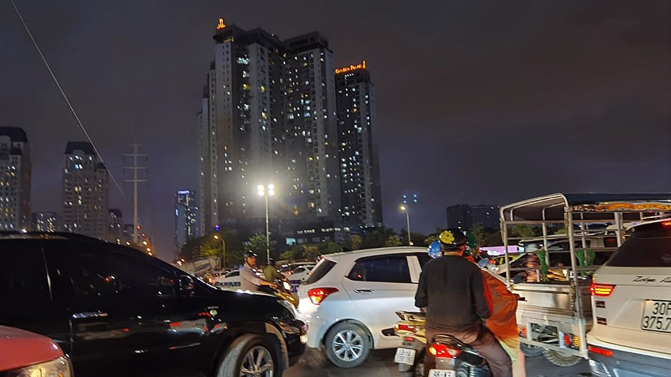 Hà Nội đón ‘mưa vàng’ giải nhiệt sau những ngày nóng kỷ lục ảnh 8