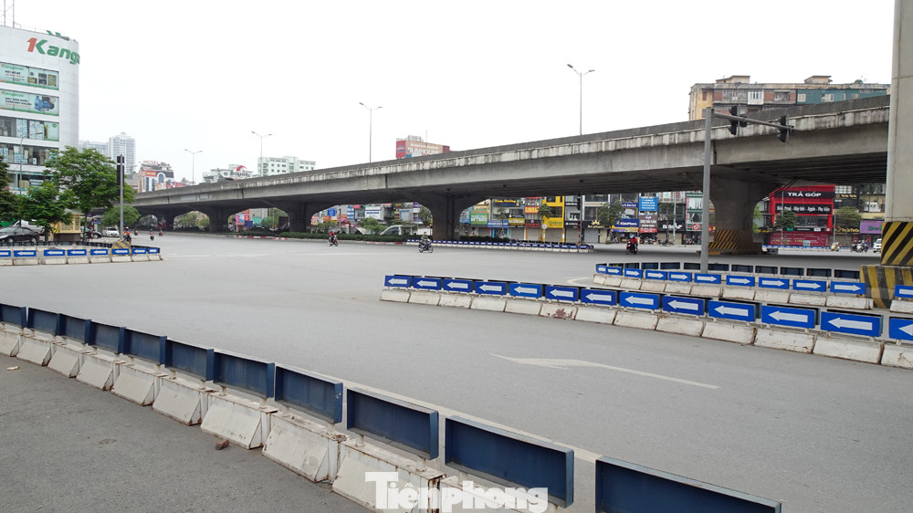 Cửa ngõ Hà Nội thông thoáng những ngày đầu cách ly toàn xã hội ảnh 8