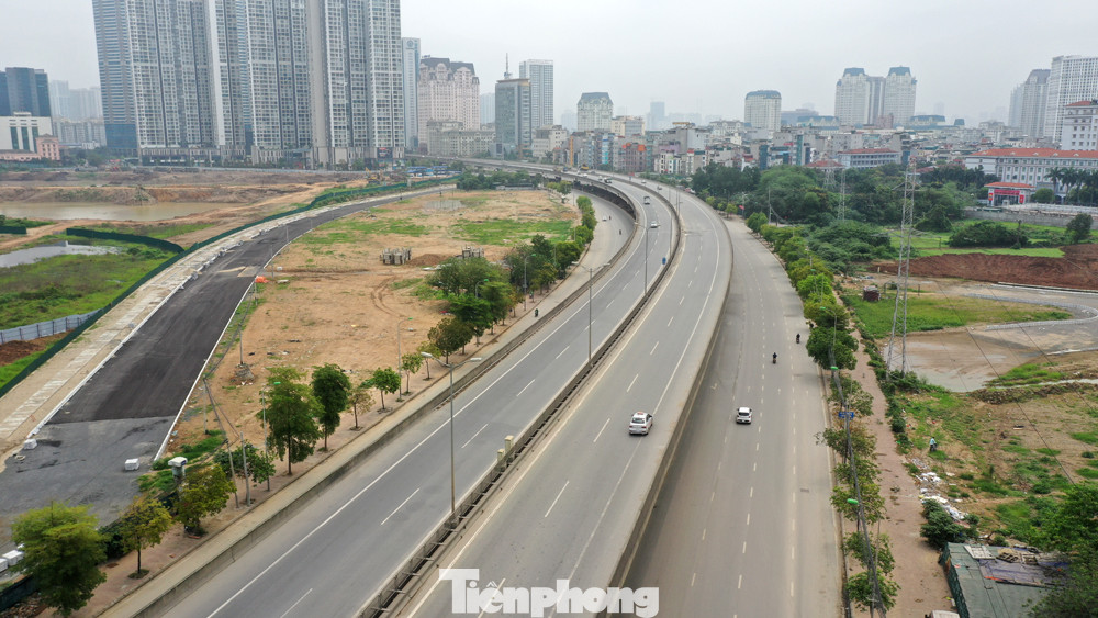 Cửa ngõ Hà Nội thông thoáng những ngày đầu cách ly toàn xã hội ảnh 13