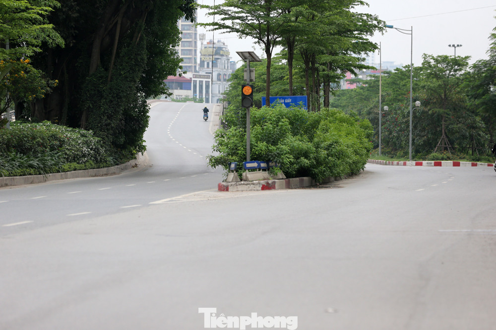 Cửa ngõ Hà Nội thông thoáng những ngày đầu cách ly toàn xã hội ảnh 11