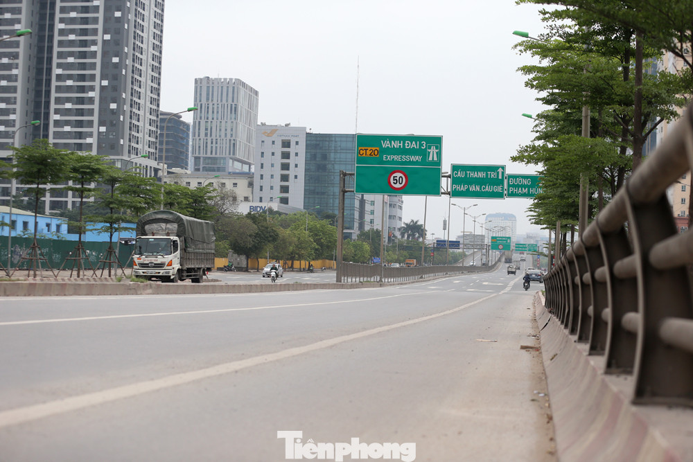 Cửa ngõ Hà Nội thông thoáng những ngày đầu cách ly toàn xã hội ảnh 6