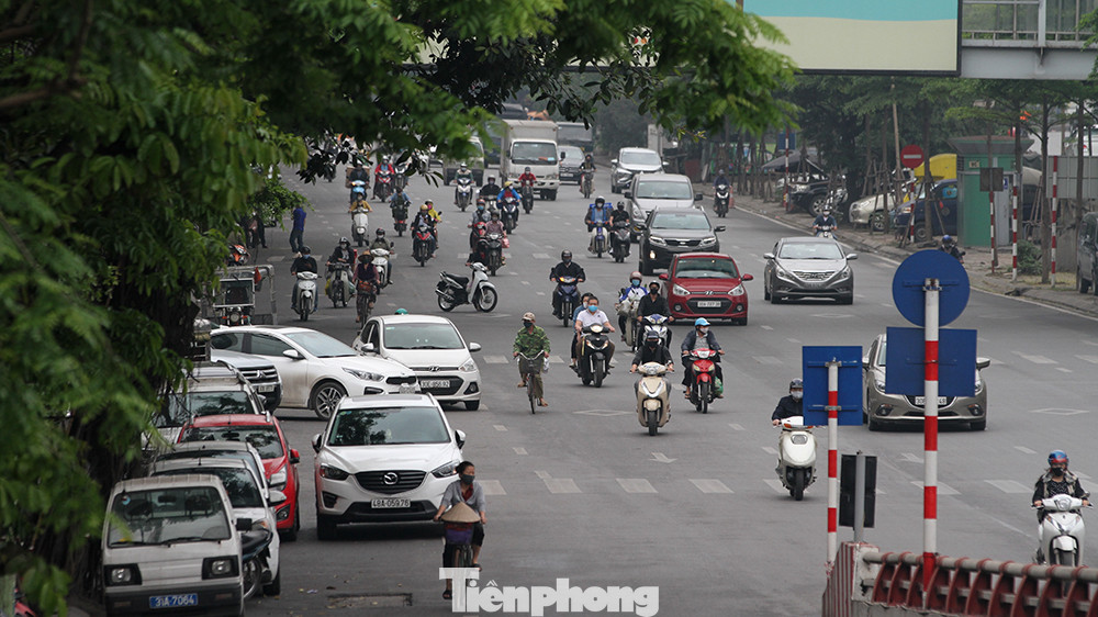 Người dân chủ quan, giao thông Hà Nội không có dấu hiệu 'cách ly toàn xã hội' ảnh 14