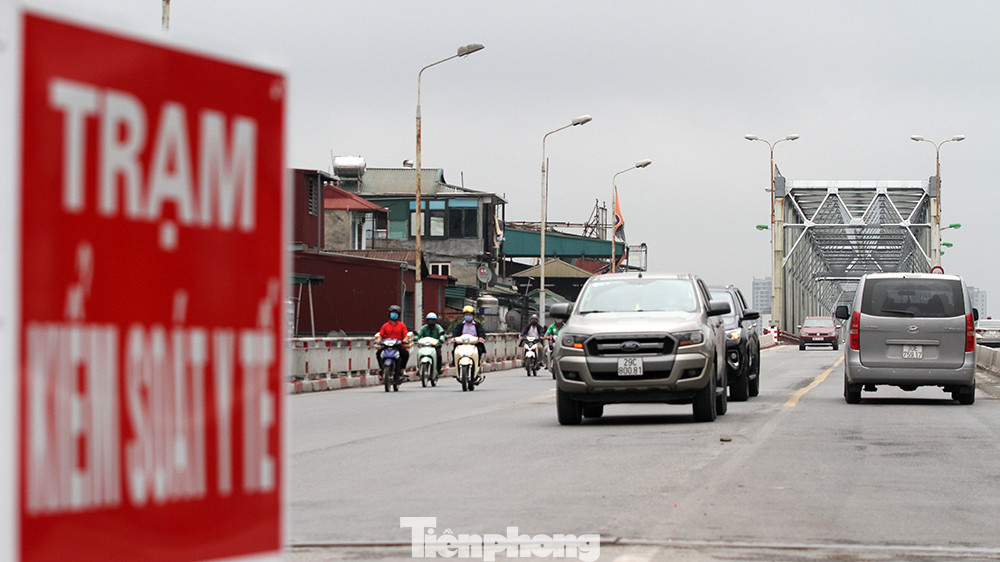 Người dân chủ quan, giao thông Hà Nội không có dấu hiệu 'cách ly toàn xã hội' ảnh 12